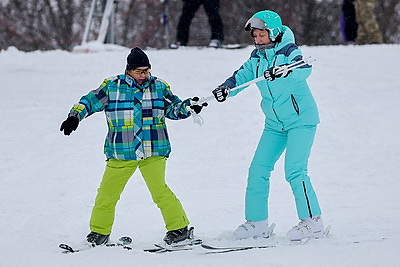 Любители активного отдыха провели праздничные выходные на снежных склонах