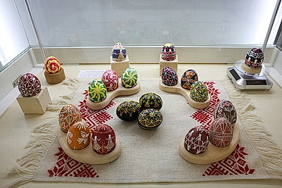 В музее Якуба Коласа представили искусство росписи яиц