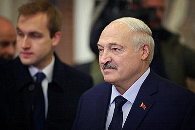 Лукашенко зажег рождественскую свечу в храме в Минском районе