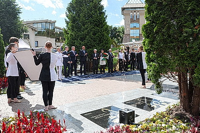 Сразу две именные звезды открыли на Площади лауреатов в Витебске