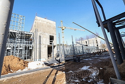 Ход работ по строительству городской клинической инфекционной больницы обсудили на выездном заседании Мингорисполкома