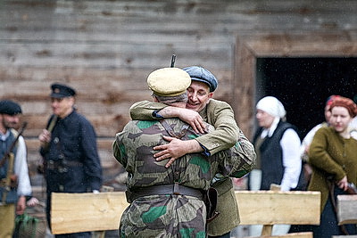 Один день из жизни партизанского отряда воссоздали в урочище Хованщина