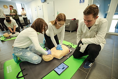 \"Множество предметов в школе объясняют в теории, а здесь - практика\". Проект \"Запусти сердце\" вновь собрал десятиклассников