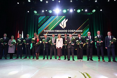 Новые проекты и международное сотрудничество. Заседание Высшего политического совета партии \"Белая Русь\" проходит в Минске