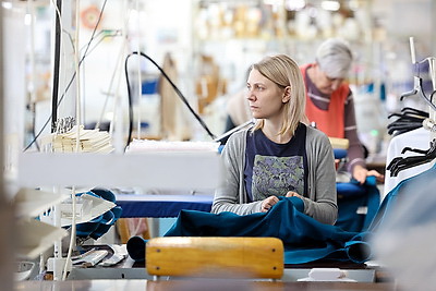 Одно из самых \"женских\" предприятий страны: швейная фабрика в Дзержинске