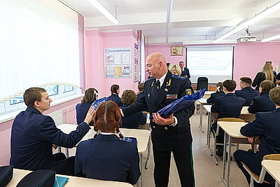 Торжественная линейка в Сеницкой средней школе объединила более 1 тыс. учащихся