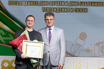 Сотрудников СМИ наградило руководство Минска