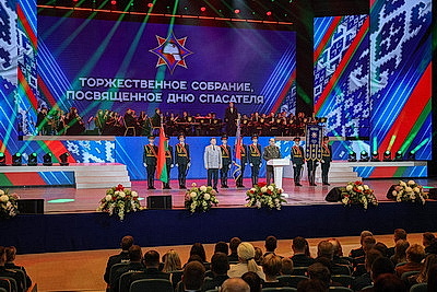 Профессия решительных и отважных. В Минске прошло торжественное собрание ко Дню спасателя