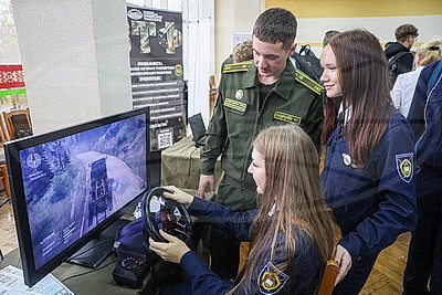 Около 600 ребят собрала в Могилеве военно-патриотическая акция \"Готовы Родине служить!\"