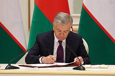 Лукашенко и Мирзиёев подписали Декларацию об установлении стратегического партнерства Беларуси и Узбекистана