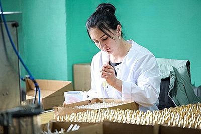 В Докшицах выпускают 2,5 млн флаконов аналогов французских духов в год