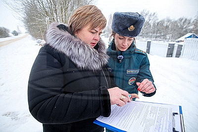 От неисправной печи до падения под лед. Спасатели рассказали про основные опасности зимнего периода
