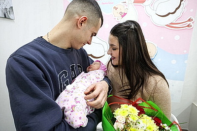 В Витебске поздравили мам, родивших первых в 2026 году детей