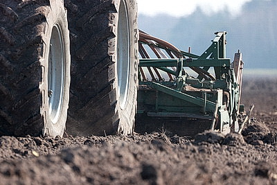 Как спутниковая навигация повышает шансы на богатый урожай уже в посевную
