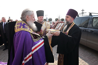Радостью наполняется сердце. Ковчег с Поясом Пресвятой Богородицы встретили в Витебске