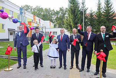 Здесь удобно расти и учиться. Новая современная школа встретила учеников в Ченках Гомельского района