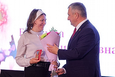 \"Настоящий жизненный подвиг\". Орден Матери вручили 17 жительницам Гомельской области