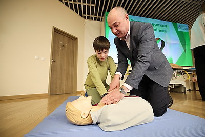 Стартовал проект \"Запусти сердце\". Десятиклассников по всей стране будут учить доврачебной помощи