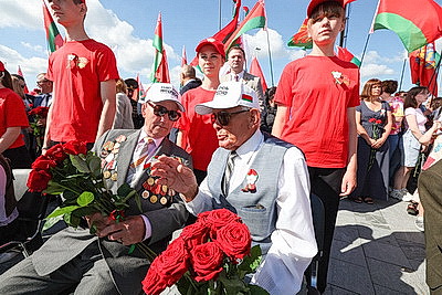 Символ мужества и гордости народа. Торжества по случаю Дня Независимости проходят на Кургане Славы
