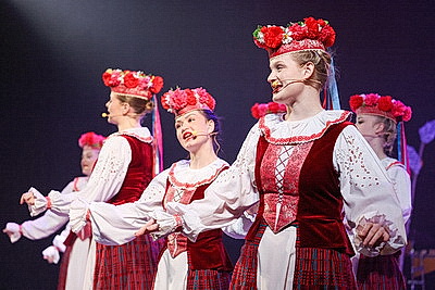 \"Славянские театральные встречи\" открылись в Гомеле перформансом и классической постановкой