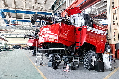 Идеал белорусской женщины, кадровый вопрос, развитие экономики. О чем говорил глава ЦИК с коллективом \"Гомсельмаша\"