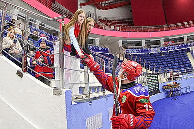 \"Юность\" всухую победила \"Металлург\" в первом матче полуфинала хоккейной экстралиги