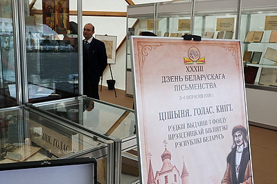 Мемориальную доску Ивану Чигринову, мурал с изображениями знаменитых земляков открыли в Костюковичах