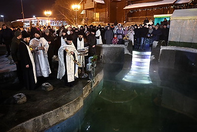 Православные верующие празднуют Крещение Господне