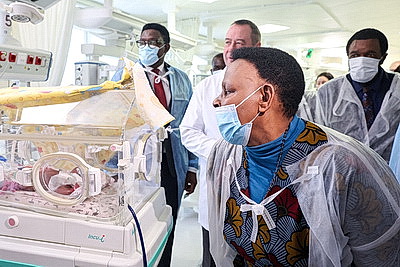 Парламентская делегация Зимбабве посетила РНПЦ \"Мать и дитя\" и МТЗ