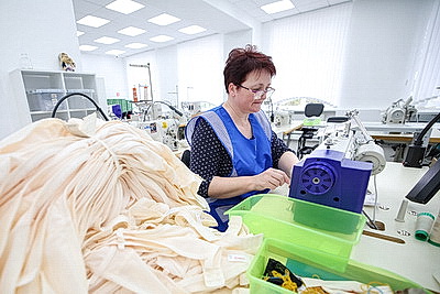 На Докшицкой швейной мануфактуре изготавливают 350 тыс. корсетных изделий в год
