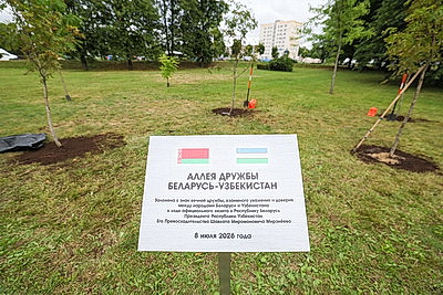 Главы МИД Беларуси и Узбекистана заложили в Минске аллею дружбы двух стран
