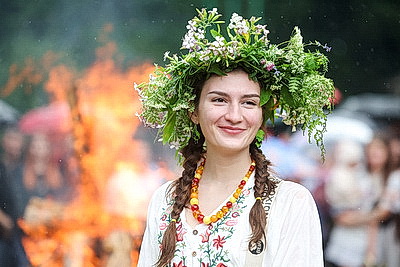 Цветочные венки, народные песни и танцы. Один из самых летних праздников - Купалье прошел на Августовском канале
