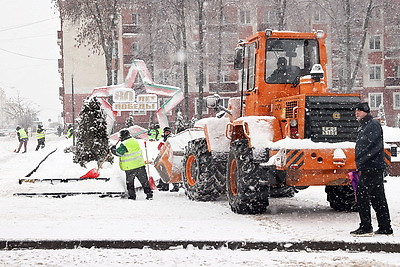 Более 180 единиц спецтехники задействованы на очистке снега в Гомеле