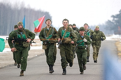 Брестские десантники пробежали марш-бросок на 5 км во время проверки боеготовности ВС