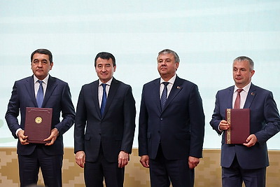 Экономика, наука, культура. На III Форуме регионов Беларуси и Узбекистана подписан ряд документов