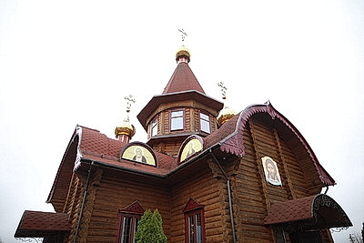 Лукашенко зажег пасхальную свечу в одном из деревенских храмов