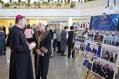 В Минске проходит торжественный концерт ко Дню единения народов Беларуси и России