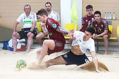 Белорусы снова уступили сборной России по пляжному футболу