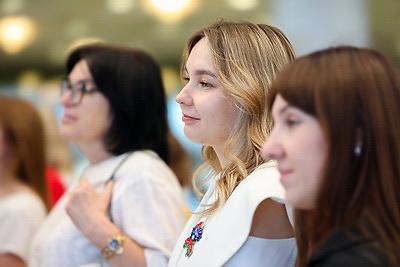 Делегация БСЖ из Брестской области посетила с экскурсией Дворец Независимости