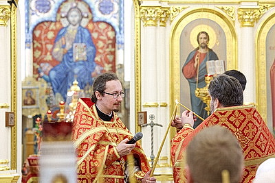 Благодатный огонь от гроба Господня доставили в Минск