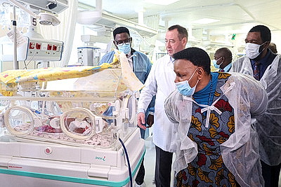 Парламентская делегация Зимбабве посетила РНПЦ \"Мать и дитя\" и МТЗ