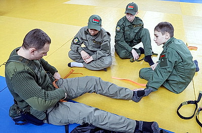 \"С первого занятия понял: здесь воспитывают силу духа, характер\". Чем увлекает гомельских ребят \"Сокол\"