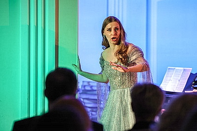 \"Опера - это не скучно\". Как Большой театр превращает классику в современный тренд