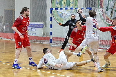 \"Мешков Брест\" и СКА победили на старте 1/2 финала чемпионата Беларуси по гандболу