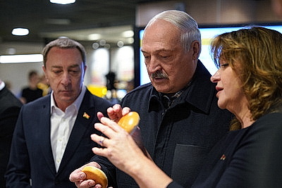 Лукашенко посетил один из ресторанов сети \"Мак.бай\"