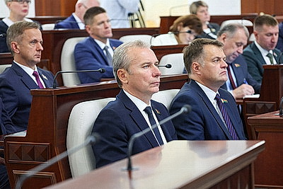 \"Максимально задействовать полномочия для реализации решений\". Сергеенко о ключевой задаче на сессию