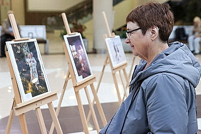 Искренность без глянца. Фотовыставка участницы проекта \"Ее рук дело\" открылась в Минске