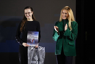 \"Созвездие\" зажигает звезды. Показ мод молодых дизайнеров прошел в лицее БГУ