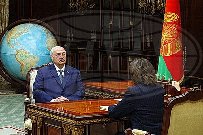 Лукашенко принял с докладом Кочанову