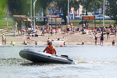 Тропики в пределах города. Как брестские спасатели мониторят обстановку на пляже